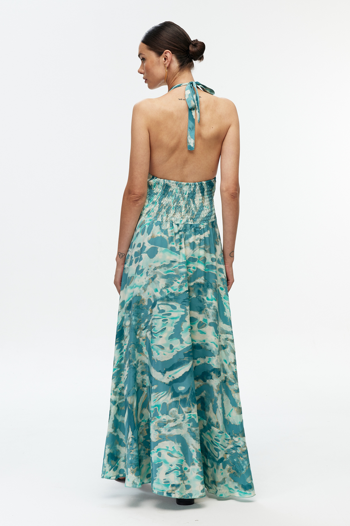 Halter yaka desenli maxi elbise 4